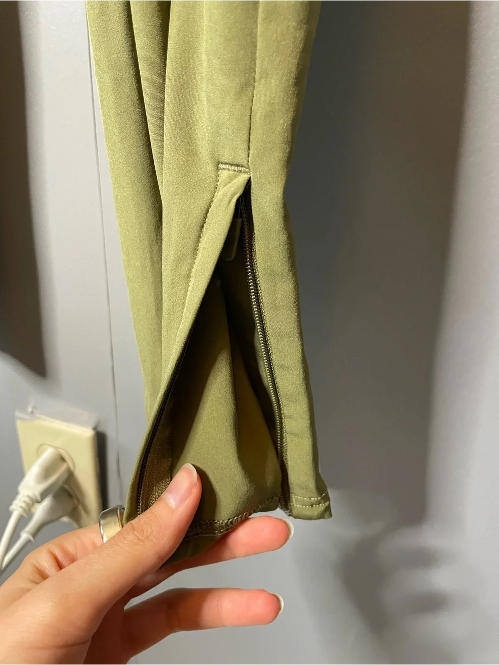 GynShark Olive Green Women's performance Joggers zipper detail size medium‎